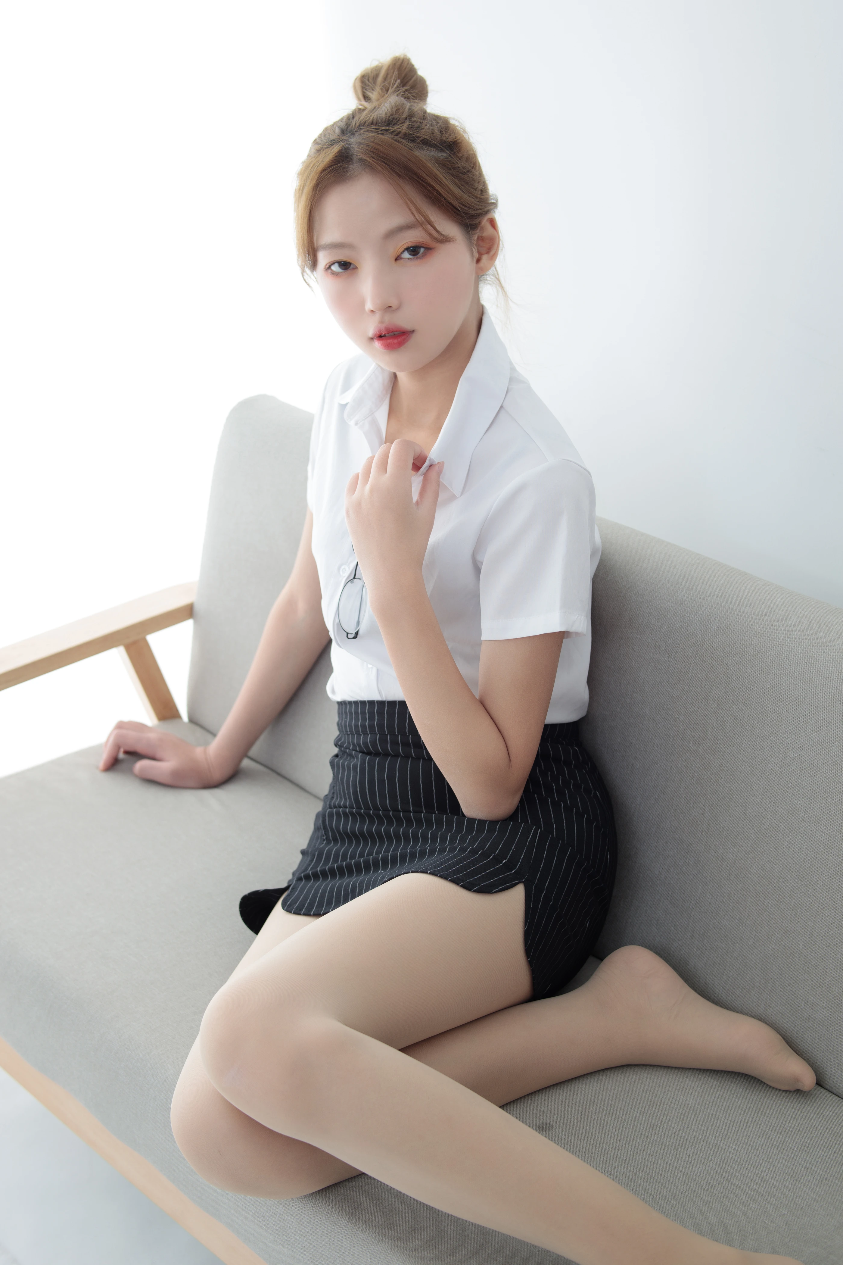 森萝财团 JKFUN-037《OL一定要搭配眼镜》50D肉丝 [63P 1V]插图